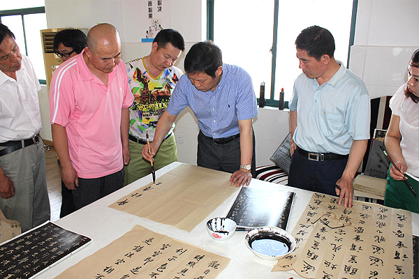 中國(guó)人民大學(xué)、北京師范大學(xué)王學(xué)嶺書法工作室在安邦集團(tuán)面授會(huì)(圖2)
